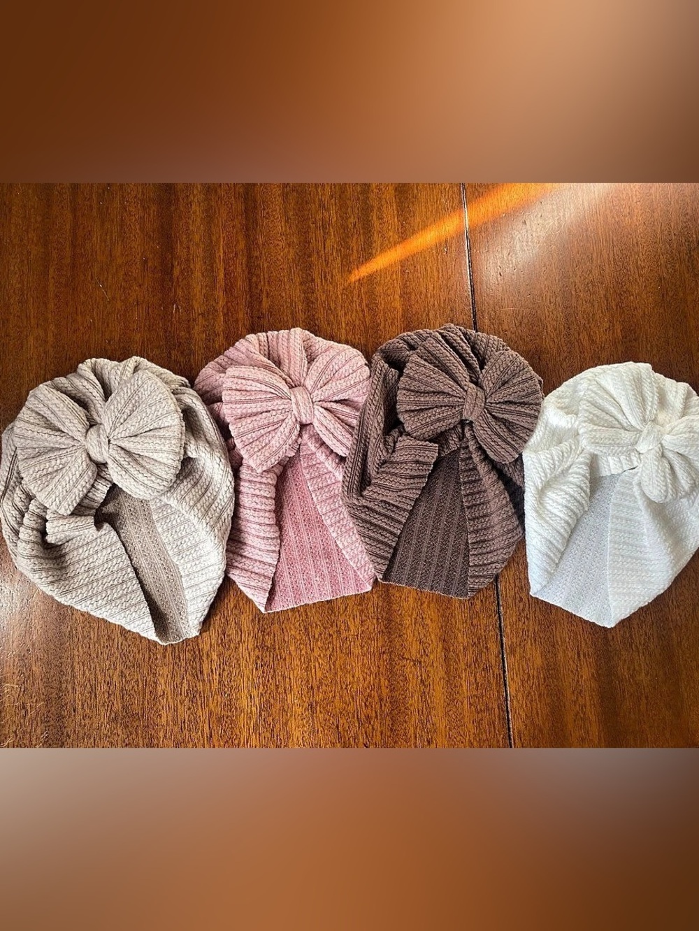 Knit Bow Hats Set of 4 in White & Pink Like New
